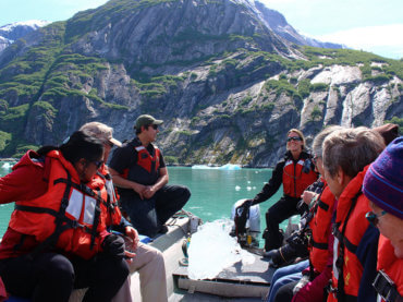 Excursion by Small Boat with Ice & Scenery